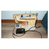 SINGER SEWING MACHINE