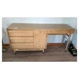 MCM AMERICAN OF MARTINSVILLE BLONDE DESK 31 x 64
