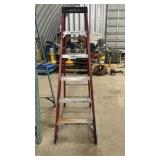 6 FOOT WERNER FIBERGLASS STEP LADDER