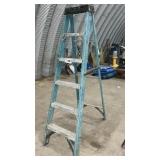 6 FOOT FIBERGLASS STEP LADDER