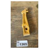 JOHN DEERE CYLINDER BRACKET