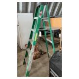 6 FOOT FIBERGLASS STEP LADDER, DAMAGED