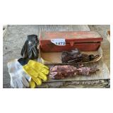 GLOVES, UMBRELLAS, REFLECTORS