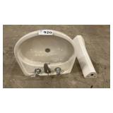 PORCELAIN PEDESTAL SINK