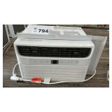 WINDOW AIR CONDITIONER