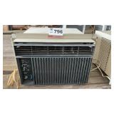 WINDOW AIR CONDITIONER
