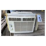 FRIGIAIRE SMALL ROOM WINDOW AIRCONDITIONER