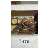 CHISELS, TAPE MEASURER, LEVEL