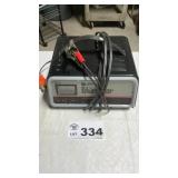 SCHUMACHER 12 volt BATTERY CHARGER