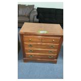 BROYHILL CHEST OF DRAWERS, 30 x 31 x 18