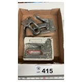 STAPLE GUNS, STAPLES, SCREWS