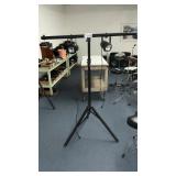 TRIPOD WITH STAGE LIGHTS