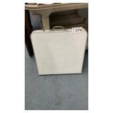 FOLDING TABLE