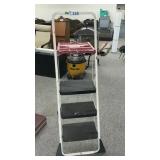 COSCO 5 FOOT STEP STOOL