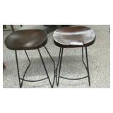 2 BAR STOOLS, 24 INCHES TALL