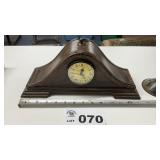 MANTLE CLOCK, BATTERY OPERATED