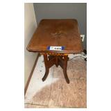 END TABLE, 20 x 28, 28 TALL