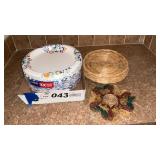 PAPER PLATES, HOLDERS, HOT PAD