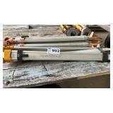 2 METAL TRIPODS