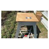TOOL TABLE, 23 x 23