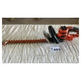 BLACK AND DECKER 120 VOLT HEDGE TRIMMER
