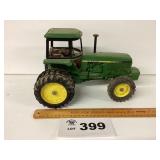 JOHN DEERE TOY TRACTOR
