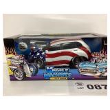1:18 SCALE MUSCLE MACHINES 00 PT CRUISER - TOO