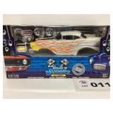 1:18 / 1:64 SCALE MUSCLE MACHINES 57 CHEVY -