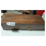 THEAD CASE WITH CONTENTS, 12 x 24