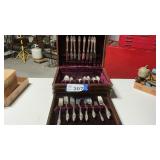 ROGERS BROS. FLATWARE SET, IS