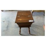EARLY AMERICAN END TABLE