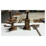 2 SCREW JACKS, SCALE BEAM