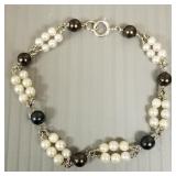 14K white gold & pearl bracelet; 6.3g total;