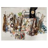 Gp Asst costume/ fashion jewelry: beaded necklaces