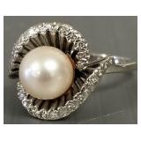 14K gold ring s/w pearl & diamond halo: 4.8g, sz 7