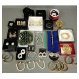 Gp fashion jewelry incl Les Bernard, gold-tone,