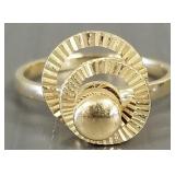 14k gold spinner ring: 2.8g, size 6 1/2