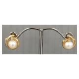 14k gold earrings set with pearls: 2.4g total