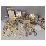 Gp Asst vintage metalware: Victorian door knocker,