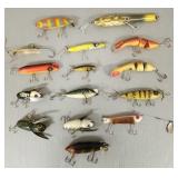15 vintage fishing lures incl Heddon, side hook,