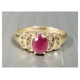 10k gold oval ruby & diamond ring: 2.8g, size 7