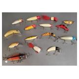 15 vintage fishing lures incl some side hooks,