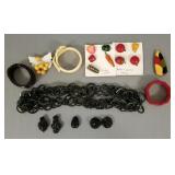 Group vintage, etc plastic jewelry incl bakelite