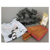 Gp incl 2 cat figures, English pottery, bellows