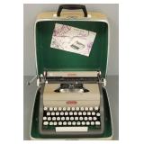 Vintage Royal Aristocrat typewriter in case w/