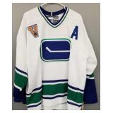 Autographed  Linden Vancouver Canucks jersey sz XL