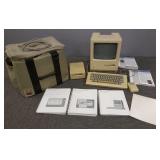 Vintage Macintosh model M0001 computer w/