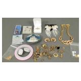 Gp. asst. jewelry: fashion rings s/w stones, some