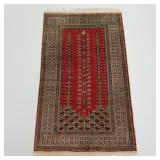 Finely woven handmade oriental rug- 27" x 46"