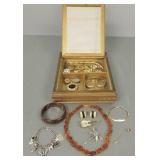 Gp jewelry incl sterling silver, vintage in wood
